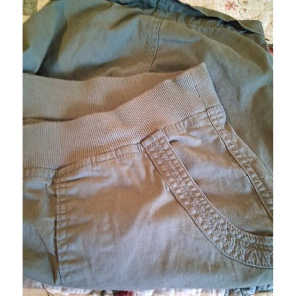 Catherines Cargo Shorts Women 1X Cotton Pull On Black Elastic Waist Pockets cuff - Picture 6 of 7